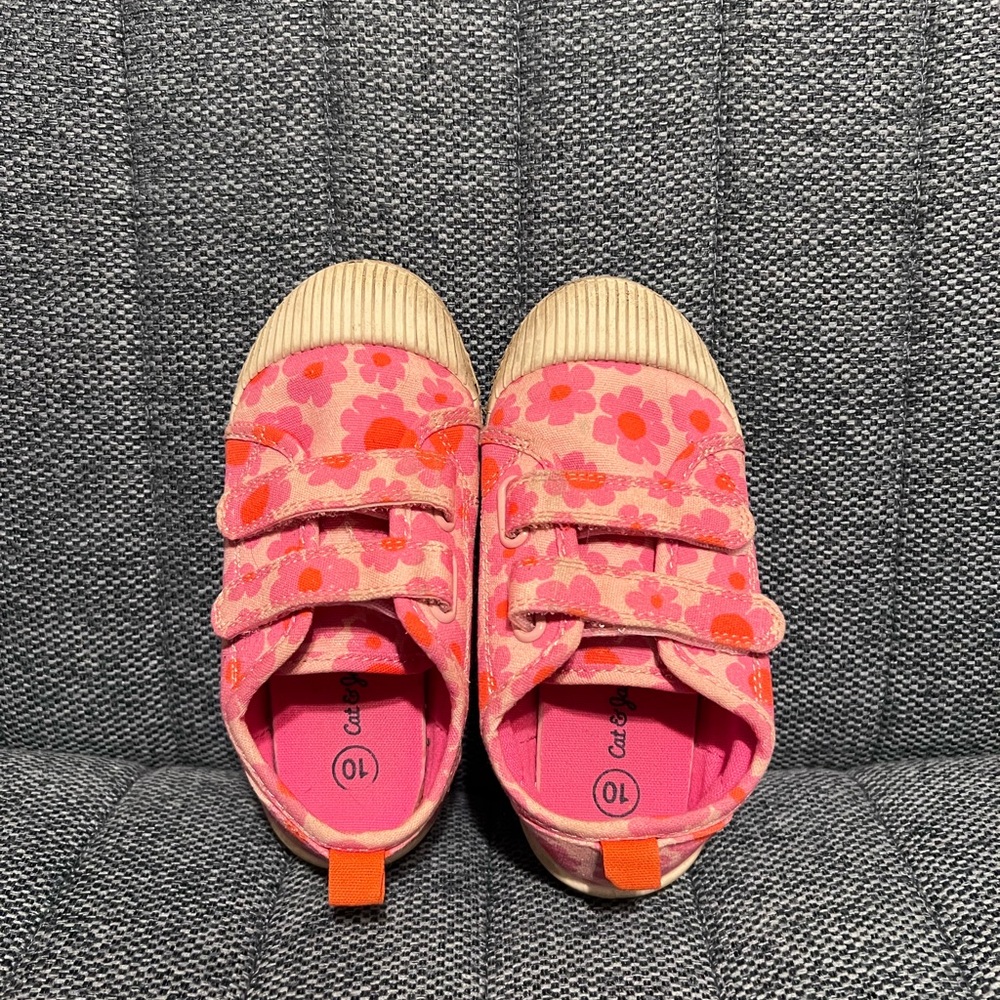 Toddler Parker Floral Sneakers - Cat & Jack™
Blue 10T